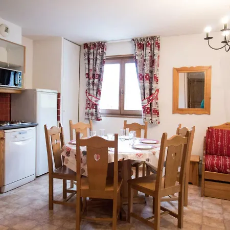 Spacieux Au Pied Des Pistes Pour 6 Personnes, Lanslevillard-val Cenis - Fr-1-508-11 Apartment *