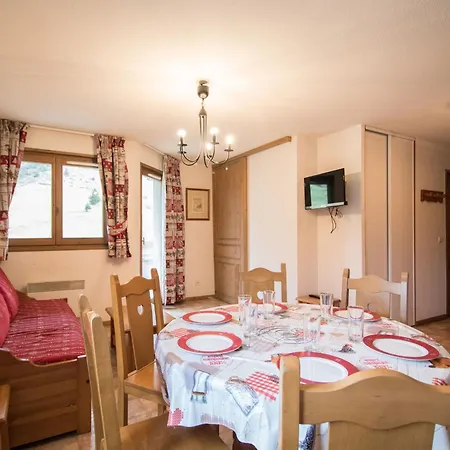 Spacieux Au Pied Des Pistes Pour 6 Personnes, Lanslevillard-val Cenis - Fr-1-508-11